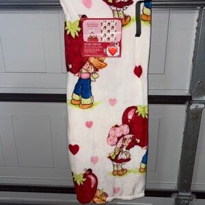 Strawberry Shortcake Plush Throw Blanket - Red and White